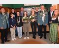 Bild: bö
Seine neuen Würdenträger ermittelt der Schützenverein Mendorferbuch-Egelsheim. Dazu gratulieren Schützenmeisterin Barbara Guttenberger und Landrat Richard Reisinger (von rechts) sowie Bürgermeiste Florian Junkes (Fünfter von links).