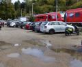 Bild: ds
Der Weg vom Auto zum Zug und umgekehrt führt in Etzelwang oft um viele Pfützen herum. Deshalb drängt die Gemeinde darauf, dass der Parkplatz befestigt wird.