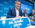 Bild: Peter Kneffel/dpa
Markus Söder (l, CSU), Ministerpräsident von Bayern und CSU-Parteivorsitzender.