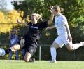 Archivbild: Hubert Ziegler
Mit vollem Einsatz spielt Sabrina Walter (links) vom TSV Theuern den Ball. Im letzten Hinrundenspiel ist der TuS Bad Aibling zu Gast.