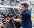 Bild: BMW/Stefan Hanke/exb
Schwerpunkt Oberpfalz für Antriebsbatterien: Im BMW-Werk in Regensburg werden sie montiert, in Wackersdorf vorher auf Herz und Nieren geprüft.