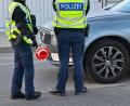 Symbolbild: Patrick Pleul/dpa
Ein 19-Jähriger aus der Ukraine war mit einem gefälschten Führerschein unterwegs.