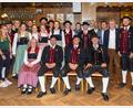 Bild: Lukas Schmalzl/exb
Der Ausschuss des Heimat- und Trachtenvereins Stamm 1921 nach den Neuwahlen.