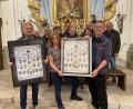 Bild: wec
Bei der Übergabe der Gedenktafel in der Johanneskirche (von links): Bürgermeister Erich Meidinger, Petra Sperl, Vorsitzender Josef Gilch vom Historischen Verein zusammen mit einigen Mitgliedern.