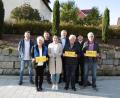 Bild: Katholische Pfarrei Teunz/exb
Die Seelsorgeeinheit hat das Spendenergebnis versiebenfacht. Von links: Markus Fuchs, Elisabeth Dietz, Andreas Brandstätter, Veronika Brandstätter, Jakob Kiener, Josef Saller, Pfarrer Herbert Rösl, Rudi Kleber.