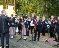 Bild: Linda Schmauß/exb
Bernhard Schmauß ist nicht nur an der Orgel ein Meister seines Fachs, sondern dirigiert für ein Stück die Blaskapelle Neustadt7WN.