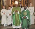 Bild: gm
Bischof Beatus aus Tansania (Mitte) feiere mit den Gläubigen einen Gottesdienst und dankt zusammen mit Seelsorger Sagai Lourdusamy (rechts) dem verstorbenen Seelsorger Josef Fromm, einem großen Förderer seiner Priestergemeinschaft "Opus Spiritus Sancte".