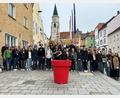 Bild: Marko Pommer/exb
Den dänischen Austauschschülern gefällt Nabburg. Von hier aus werden Sehenswürdigkeiten in der Umgebung angesteuert.