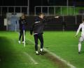Bild: Dieter Jäschke
Trainer Michael Riester (Mitte) trieb seine Mannschaft unermüdlich an. Mit Erfolg: Die SpVgg SV Weiden sprang am Freitagabend an die Tabellenspitze der Landesliga Mitte.