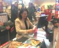Bild: ihl
Voll konzentriert: Bundestagsabgeordnete Martina Englhardt-Kopf an der Charity-Kasse im Rewe-Markt Nabburg.