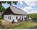 Bild: Roland Rossner
Idylle pur am Ortsrand von Stadlern: Für das 2016 renovierte Waldlerhaus haben Bauherrin, Architekt und Handwerksbetriebe den zweiten Preis beim „Bundespreis für Handwerk in der Denkmalpflege 2023“ erhalten.