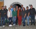 Bild: Reinhilde Lehner/exb
Neuwahlen standen beim Verein Schlossbauernhof Altfalter auf der Tagesordnung. Das Bild zeigt die neue Vorstandschaft mit Bürgermeister Franz Grabinger (Vierter von rechts).