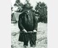 Archivbild: fvo
Pfarrer Georg Haller im Getreidefeld.