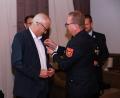 Bild: egl
Bernhard Lindner bekam die Ehrennadel in Gold des Kreisfeuerwehrverbands Amberg-Sulzbach.