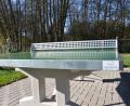 Bild: ILE Region Vierstädtedreieck
Der Spielplatz in Vorbach bekam Tischtennisplatten mit einer ILE-Förderung. Ein kleines Schild weist darauf hin.