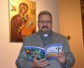 Bild: Kunz
Pfarrvikar Achim Dittrich vor dem Marienaltar in der Herz-Jesu-Kirche.