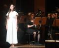 Bild: mfh
Mit engelsgleicher Stimme begleitete Carolina Luber das Werk "Mystic River" des Komponisten Thomas Doss.