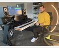 Bild: Katharina Melzner
Stolz präsentiert Rene Bergner, Hausrat im Marktredwitzer Jugendzentrum, das neue Tonstudio.