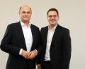 Bild: Gerhard Götz
CSU-Bezirksvorsitzender und Finanzminister Albert Füracker gratuliert dem Europaabgeordneten Christian Doleschal zu seiner einstimmigen Nominierung.