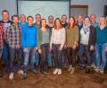 Bild: Rösch/exb
Wolfgang Kühn (links) kandidierte nicht mehr als Vorsitzender des WSV Nabburg. Das Bild zeigt das neue Vorstandsteam mit (von links) Marcus Walter, Gerhard Bauer, Markus Spörl, Jürgen Paa, Andreas Hammerl, Helmut Gassner, Stephanie Knechtel, Konrad Kraus, Evelyne Spichtinger, Stefan Adamietz, Daniela Lottner, Peter Obermeier, Pia Obermeier, Uli Herbst, Simone Obermeier, Ludwig Kristel, Anita Obermeier, Armin Rösch und Sebastian Schwanold
