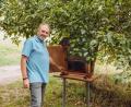 Archivbild: Susanne Forster
Vorsitzender Joachim Pickel am Ausgangspunkt des Bienenlehrpfads bei Eberhardsbühl, den der Bienenzuchtverein Edelsfeld betreut.