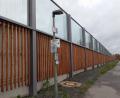 Bild: lue
Anfang November konnte das Staatliche Bauamt Amberg-Sulzbach die Lärmschutzwand an der B15 auch auf der Seite zu den Anwohnern entlang des Lengenfelder Weges in Tirschenreuth fertigstellen.