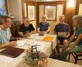 Bild: exb
Sie machen weiter. Vorsitzender Walter Spies, seine Vertreter Heinz-Ulrich Schmidt und Thomas Steiner, Kassier Rainer Koch und Schriftführerin Gabi Bauer.
