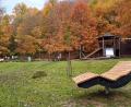 Bild: Stefan Gierisch/exb
Auf dem Waldsofa auf dem Abenteuerspielplatz in Windischeschenbach lässt sich der Blick auf die Waldnaab genießen. Je nach Sonnenstand kann die Sitzgelegenheit gedreht werden.