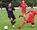 Archivbild: hho
Der ASV Waldsassen empfängt am Sonntag den Tabellenzweiten FC Tirschenreuth. Das Hinspiel (Szene mit Tobias Sammüller, links, und ASV-Akteur David Bindl) gewann der FC mit 6:1.