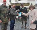 Bild: Kunz
Oberbürgermeister Jens Meyer und Oberstleutnant Thorsten Wallschus bei der Prominentensammlung.