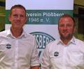 Bild: Gebert
Uwe Hecht (rechts) steht weiter an der Spitze des SV Plößberg, links sein Stellvertreter Dominik Zölch.