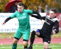 Bild: Büttner
Johannes Roll (links) und der FC Weiden-Ost sind in der Bezirksliga Nord weiter kaum zu stoppen. In dieser Szene versucht der Vohenstraußer Valmir Shabani sein Glück, doch der FC Ost nahm beim 2:0-Sieg die Punkte mit nach Hause.