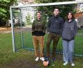 Bild: Claudia Klinger/Kloster Ensdorf/exb
Christian Burth, Stephan Knott und Alisa Schubert (von links) lernen gerade bei Freiwilligendienst und Praktikum die Arbeit mit Kindern und Jugendlichen in Bildungshaus und Umweltstation Kloster Ensdorf kennen.