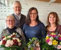 Bild: Nadine Kreuzer
Anton Kummert ehrt die langjährigen Mitarbeiterinnen Elke Reil, Gabi Hirmer und Elisabeth Herrmann.