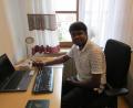 Bild: exa
Pater Arul bei der Arbeit am Schreibtisch in seiner Wohnung