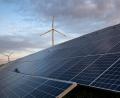 Symbolbild: Sina Schuldt/dpa
Baut die Marktgemeinde Lauterhofen einen Windpark an der Grenze zu Kastl, ergäben sich für die fünf Hektar große Freiflächen-Photovoltaikanlage in Oberfeld Beschattungsverluste.