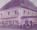 Bild: Archiv Hubert Haas
Geschichten und Ereignisse beim "Leymwirt" (Bäckerei Weigert), hier eine Ansicht aus dem Jahr 1912, waren auch Thema bei der Wirtshausführung mit Hubert Haas.