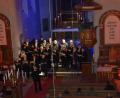 Bild: dob
Ein Projektchor der evangelischen Kirchengemeinde unter Leitung von Ulrike Kießling und Christina Ponader beschenkt die Zuhörer beim Benefizkonzert für die Sanierung der Stadtkirche mit "Musikalischen Begegnungen mit Dietrich Bonhoeffer".