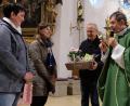Bild: le
Pfarrer Max Früchtl (rechts) dankte der Sprecherin des Pfarrgemeinderats, Elisabeth Lehner (Zweite von links), für ihr Engagement. Mit im Bild Bianca Kraus und Kirchenpfleger Josef Rosner