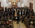 Bild: ubb
Bis weit nach hinten war die Stadtpfarrkirche Mariä Himmelfahrt gut gefüllt, als der Chor Cantabile Regensburg vor dem Altarraum unter Leitung von Dirigent Professor Matthias Beckert das Requiem des Komponisten Carl Rütti aus der Schweiz eindrucksvoll darbot.