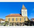 Bild: Krones
Das Baudenkmal Pfarrkirche St. Johannes der Täufer Großschönbrunn ist an mehreren Stellen, innen und außen, beschädigt und reparaturbedürftig.