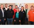 Bild: gf
Mit Moritz Baumgartner (KJG St. Martin) hat der Vorstand des Stadtjugendrings nun wieder fünf Beisitzer. Im Vorstand sind (ab Dritter von links): Moritz Baumgartner, Tobias Höhne, Lisa Höhne, Sarah Hollweck, Christoph Hollweck und Florian Schmidt. Mit auf dem Bild: Jonas Scherer (Zweiter von rechts), der Vorsitzende des Bezirksjugendrings, und Susanne Augustin, die Jugend- und Sozialreferentin der Stadt Amberg. Es fehlt Vorstandsmitglied Hildegard Helm-Fischer.