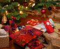 Symbolbild: Karl-Josef Hildenbrand/dpa
Dieses Jahr gibt es bei Lisa Sebald keine Weihnachtsgeschenke unter dem Weihnachtsbaum.