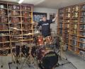Bild: Uwe Okunick/exb
20 Schlagzeugsets, rund 200 Snare Drums: Uwe Okunick in seinem Trommelmuseum.