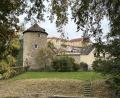 Bild: Andreas Royer
Der runde Wehrturm im Schatten des Sulzbacher Wittelsbacher-Schlosses stammt aus dem Jahre 1388. Künftig soll er Autoren einen Monat lang im Mai als kostenlose Wohnung für Abschlussarbeiten dienen.