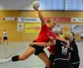 Archivbild: mhs
Tamara Mrveckova (links) und die Handballerinnen der HSG Nabburg/Schwarzenfeld gastieren am Samstag beim TV Erlangen-Bruck.