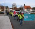 Bild: sne
Die Streikenden ziehen von der Lagerwache 3 zum Jugendheim.