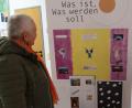 Bild: Kunz
Frauen und Mädchen, die Gewalt erfahren haben, stellen Werke, die sie gemeinsam mit einer Kunsttherapeutin erarbeitet haben, in der Volkshochschule in Weiden aus. Der Anlass dazu ist der internationale "Orange Day" gegen Gewalt an Frauen und Mädchen.