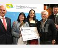 Bild: Hirsch
Vereinsvorsitzender Alois Hagl (links), Landrat Thomas Ebeling (rechts) und Laudatorin Sissy Thammer (Mitte) überreichten den Vertretern des Paschervereins im Schönseer Land, Birgit Höcherl (Zweite von links) und Andreas Ebnet (Zweiter von rechts), den Kultur-Zukunftspreis in der Kategorie "Darstellende und bildende Kunst".