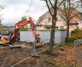 Bild: Petra Hartl
"Wer hat so etwas genehmigt?": Die Baustelle für eine Doppelgarage beim Jugendzentrum Klärwerk in Amberg ist Stadtrat Dieter Mußemann ein Dorn im Auge.